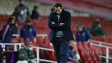 开云体育下载-陷入党争成狂人第二！独自战斗的“神灯”终走上绝路