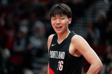 开云体育官网-😲NBA&amp;G联盟双线狂飙？没错！杨瀚森要打两个季后赛！